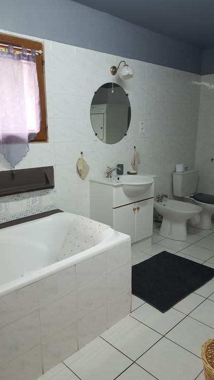 Hotel Aux Oliviers Homps  Esterno foto