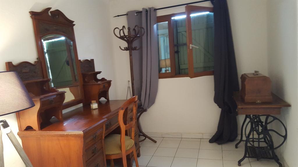 Hotel Aux Oliviers Homps  Esterno foto