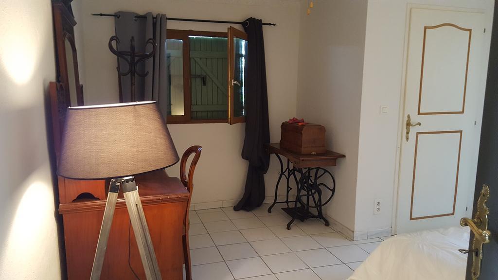 Hotel Aux Oliviers Homps  Esterno foto