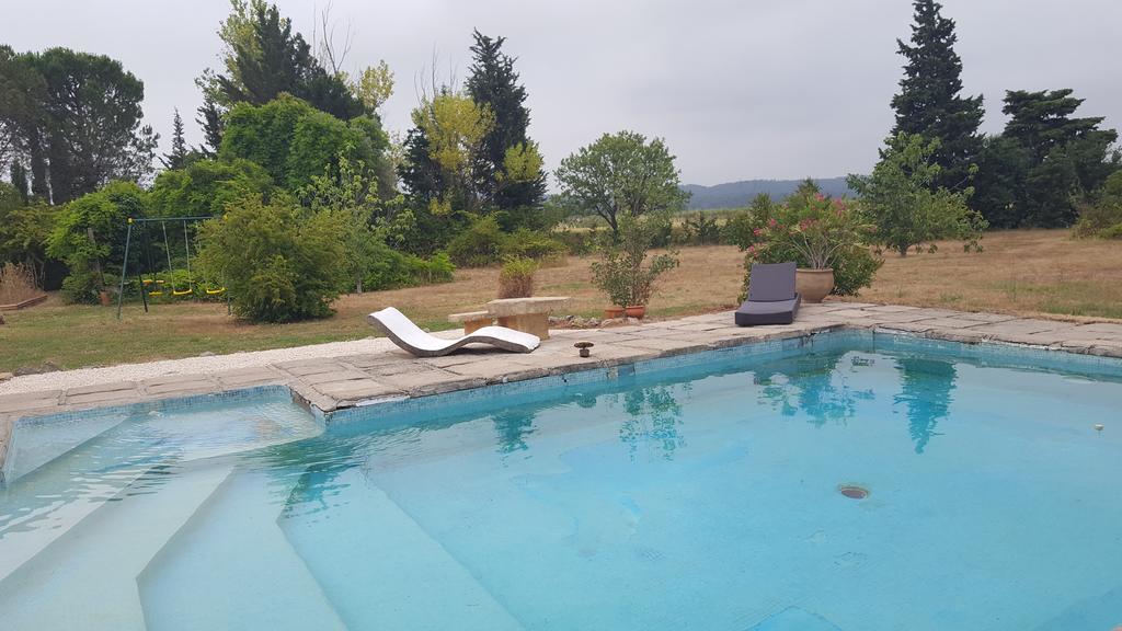 Hotel Aux Oliviers Homps  Esterno foto